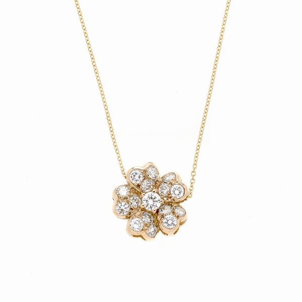 Flower pendant in yellow gold and diamonds