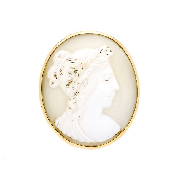 Brooch in Cameo and yellow gold