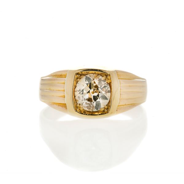 Solitaire ring in yellow gold and brown diamond