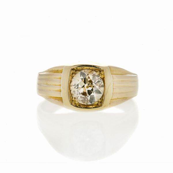 Solitaire ring in yellow gold and brown diamond