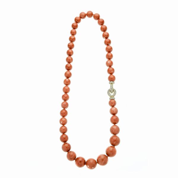 Collana in corallo rosso, oro giallo e diamanti  - Asta Asta di Gioielli Antichi, Moderni e Orologi - Curio - Casa d'aste in Firenze