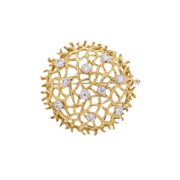 UNOAERRE : Brooch in yellow gold, white gold and diamonds Unoaerre  - Auction Auction of Antique Jewelry, Modern and Watches - Curio - Casa d'aste in Firenze