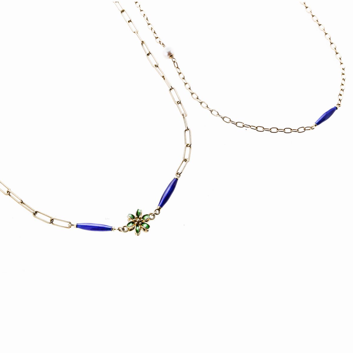 Collana in Oro Giallo, Smalto Blu ed un Altra Simile con Perle Coltivate