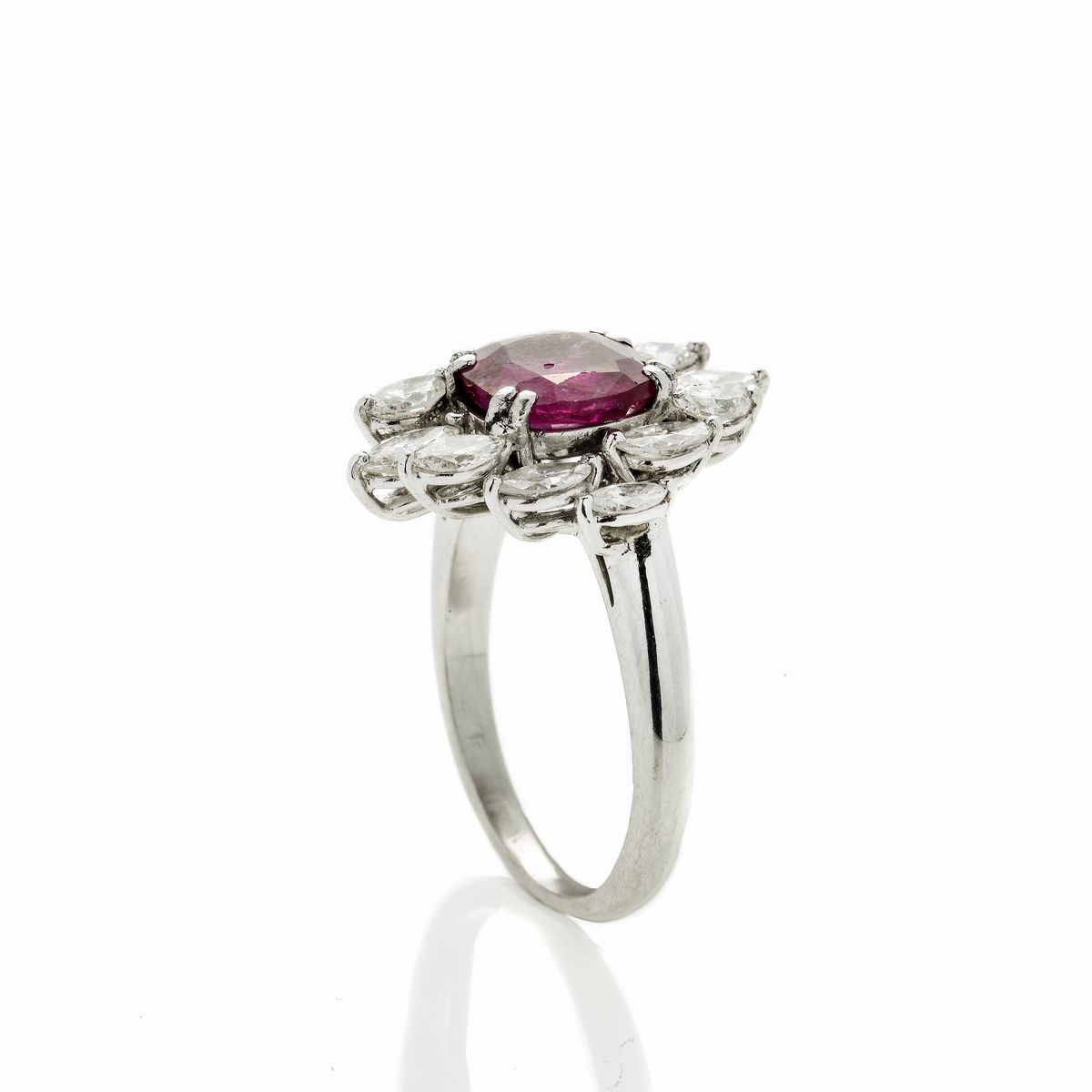 Anello in Oro Bianco, Diamanti e Rubino
