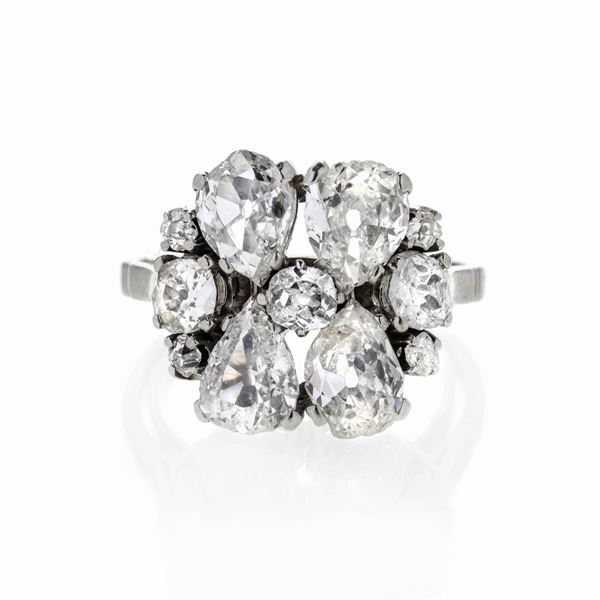Anello in oro bianco e diamanti