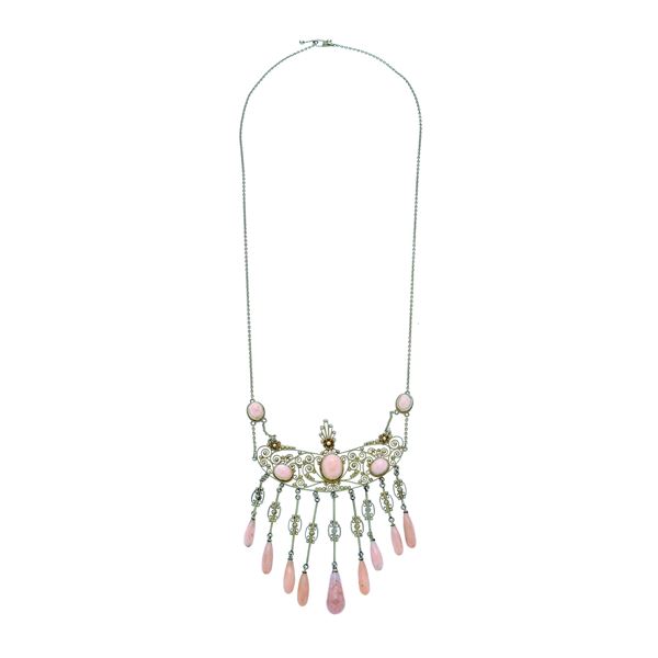 Necklace in yellow gold and pink coral  - Auction Auction of Antique Jewelry, Modern and Watches - Curio - Casa d'aste in Firenze