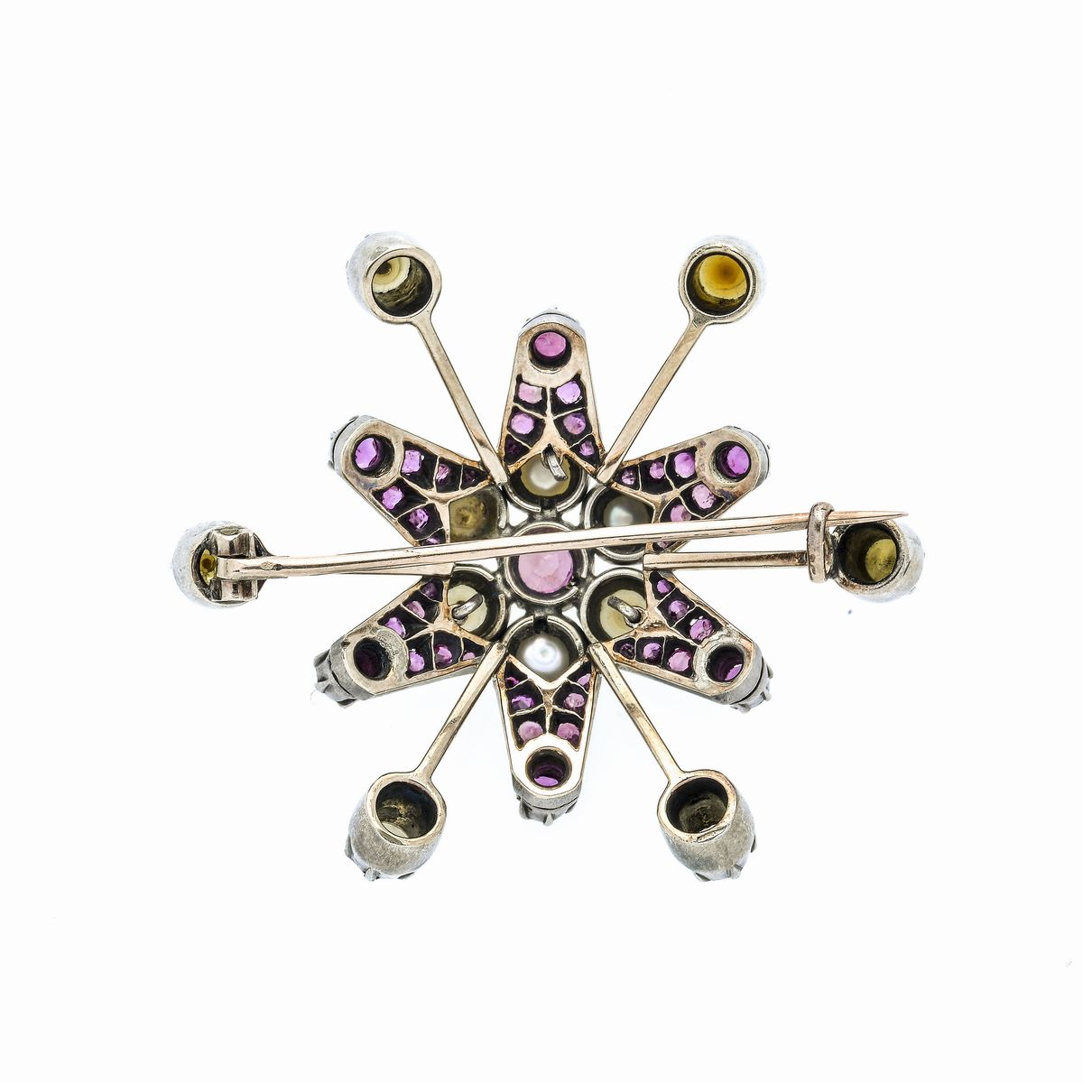 Spilla in Oro a Basso Titolo, Argento, Rubini e Perle Naturali
