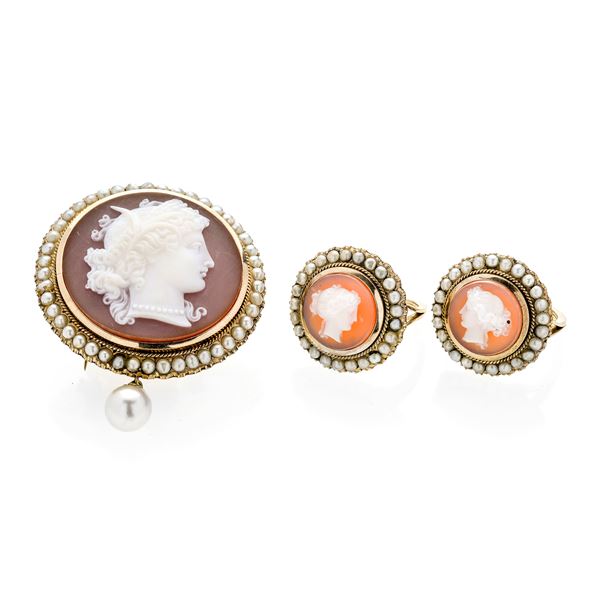 Parure in yellow gold, micro-pearls and agate cameos