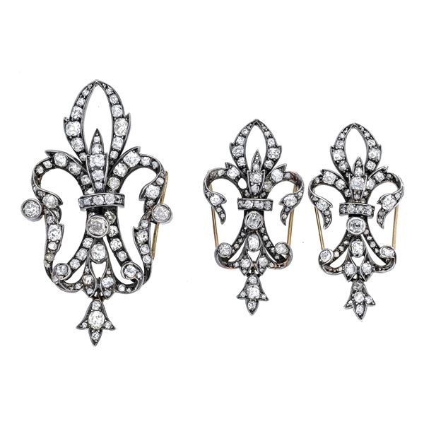 Serie di tre gigli in oro a basso titolo, argento e diamanti