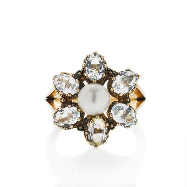 Daisy ring in yellow gold, aquamarine, topaz and mabe pearl