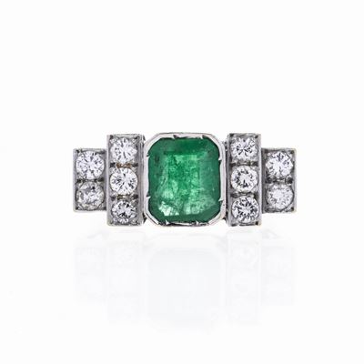 Anello in Oro Bianco, Diamanti e Smeraldo