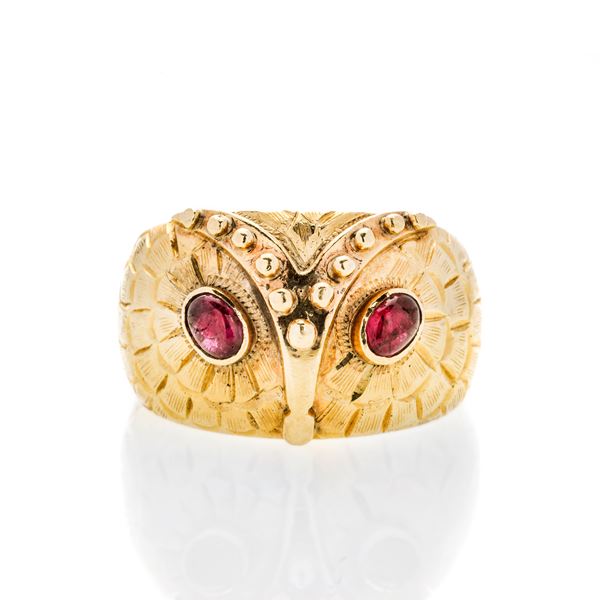 Owl ring in yellow gold and rubies