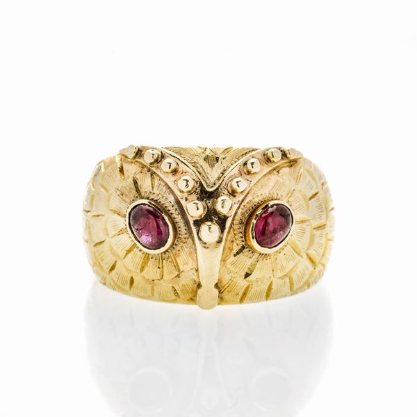 Owl ring in yellow gold and rubies