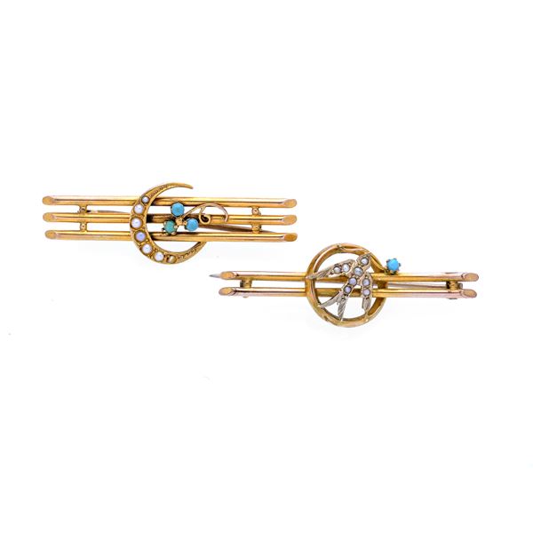 Lot of two brooches in 9 kt gold, micro pearls and turquoise
