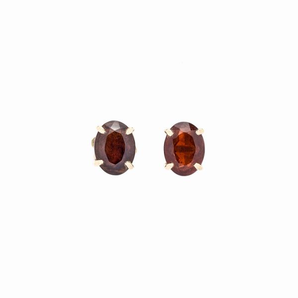Pair of yellow gold and garnet clip-on earrings