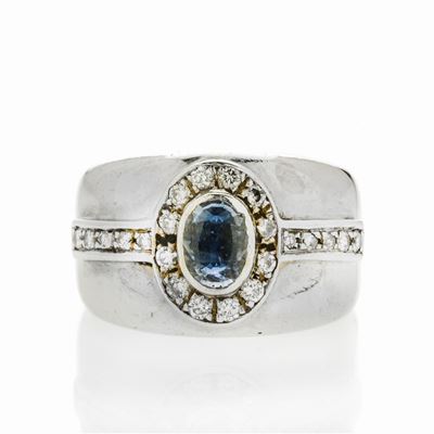 Anello a Fascia in Oro Bianco, Diamanti e Zaffiro