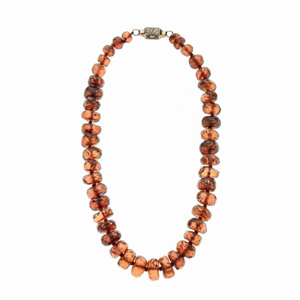 Necklace in amber, yellow gold and enamel