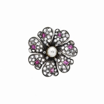 Spilla Fiore in Oro a Basso Titolo, Argento, Diamanti, Rubini e Perla