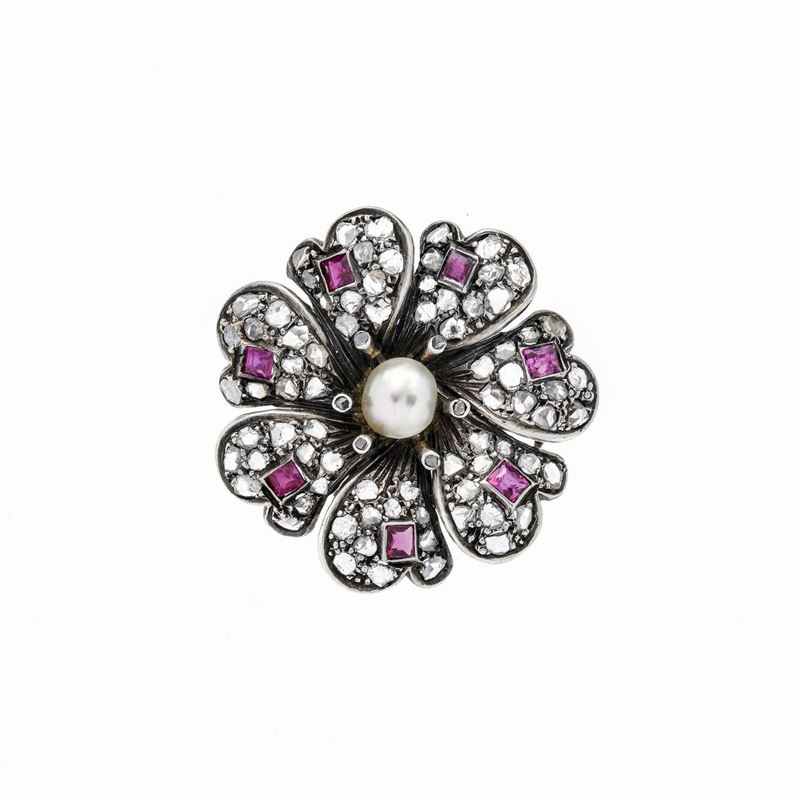 Spilla Fiore in Oro a Basso Titolo, Argento, Diamanti, Rubini e Perla
