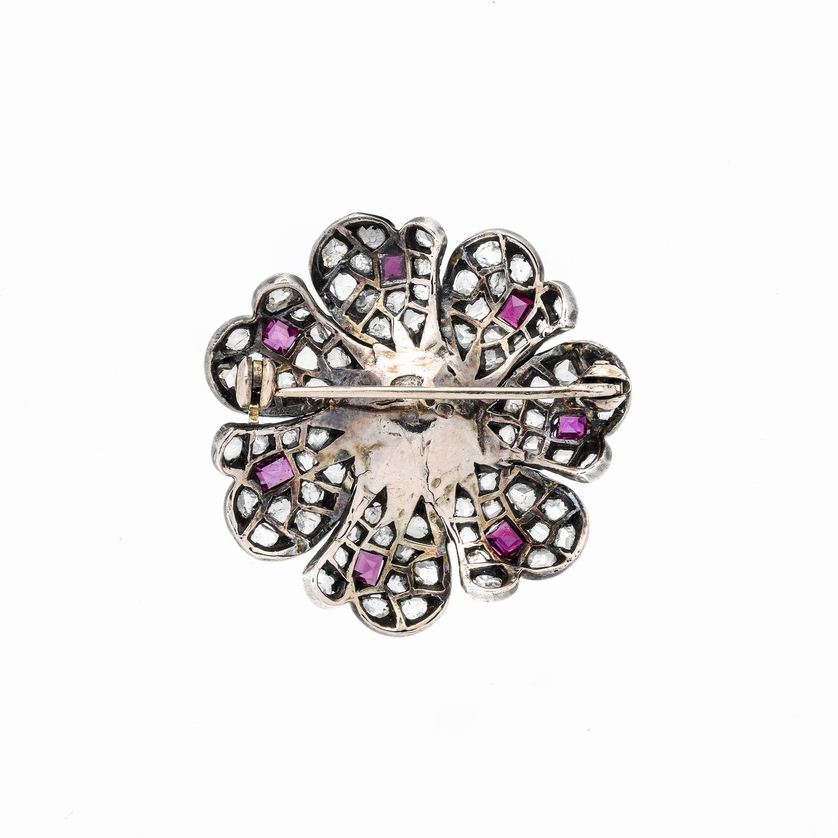 Spilla Fiore in Oro a Basso Titolo, Argento, Diamanti, Rubini e Perla