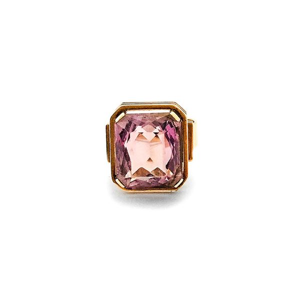 Low title gold ring with amethyst