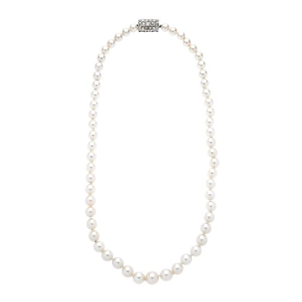 Necklaceof pearls, white gold and diamonds