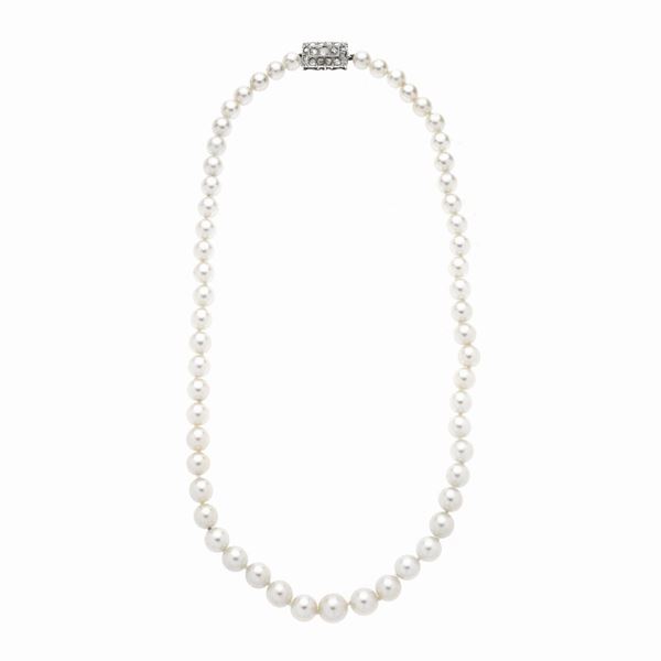 Necklaceof pearls, white gold and diamonds