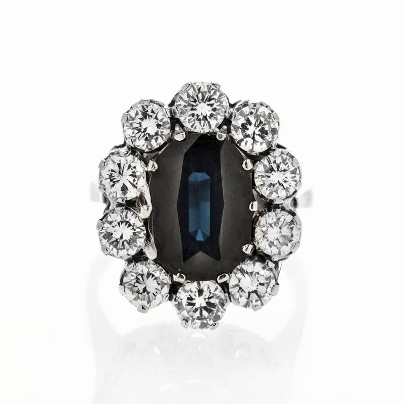 Anello a Margherita in Oro Bianco, Diamanti e Zaffiro