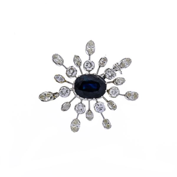 Large brooch in white gold, diamonds and sapphire