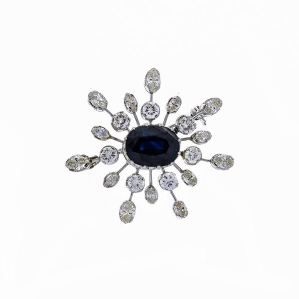 Large brooch in white gold, diamonds and sapphire