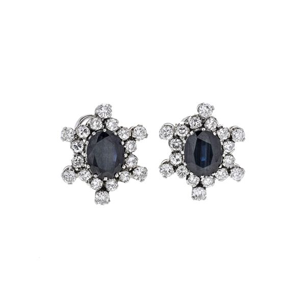 Pair of earrings in white gold, diamonds and sapphire