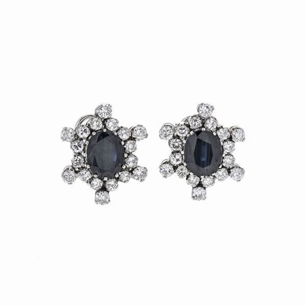 Pair of earrings in white gold, diamonds and sapphire