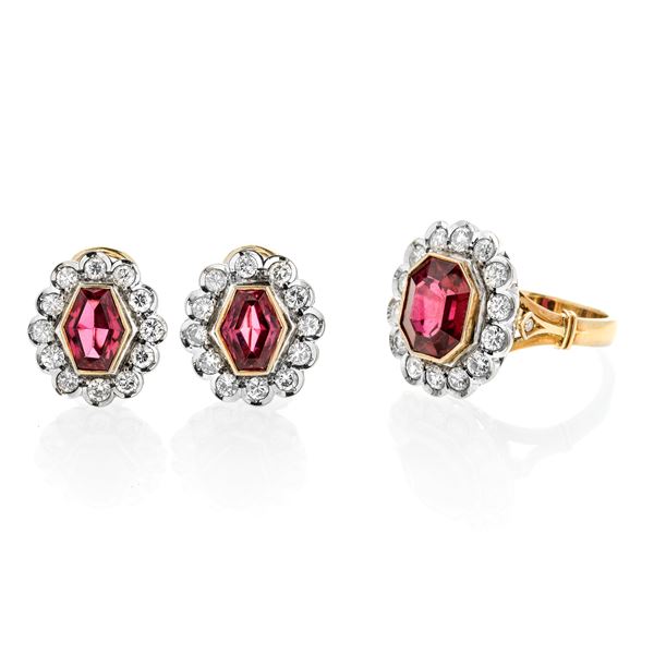 Set with brooch, pair of earrings and ring in yellow gold, white gold, diamonds and synthetic red stones