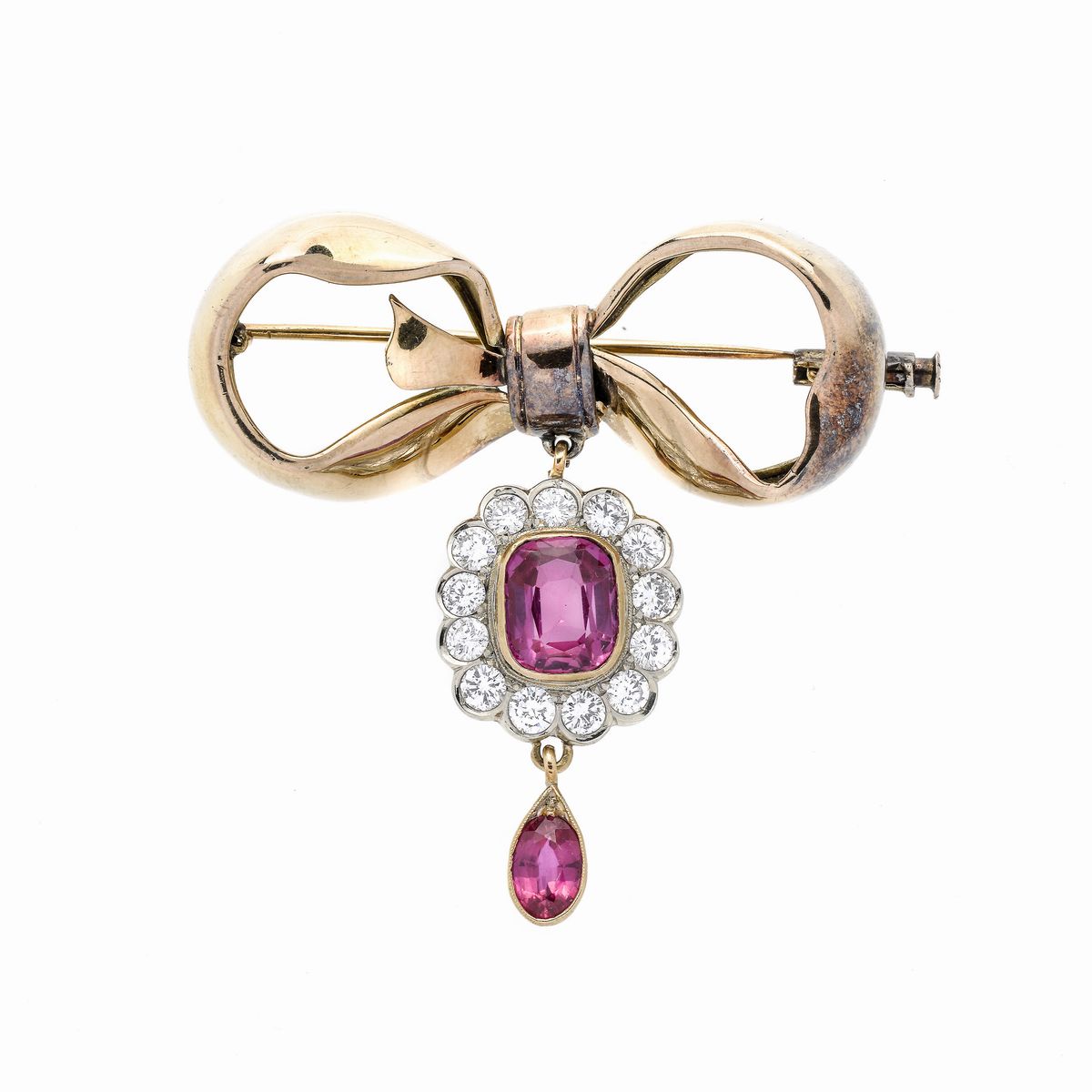 Parure con Spilla, Paio di Orecchini e Anello in Oro Giallo, Oro Bianco, Diamanti e Pietre Rosse ...