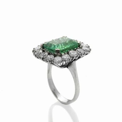 Anello in Oro Bianco, Diamanti e Smeraldo