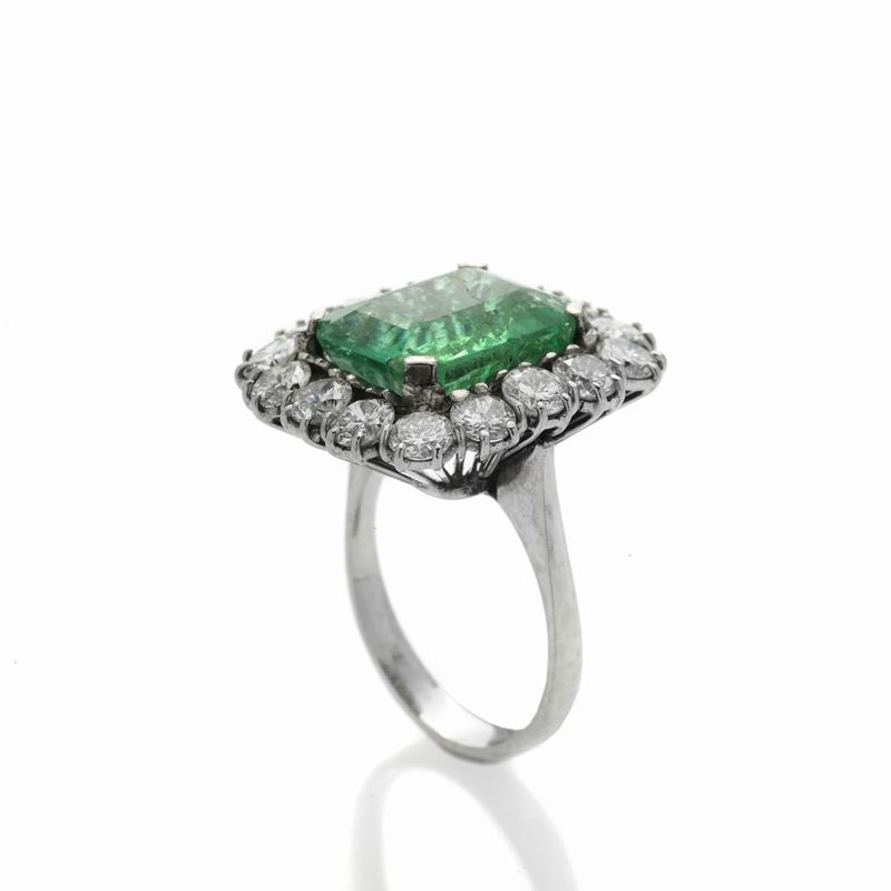 Anello in Oro Bianco, Diamanti e Smeraldo