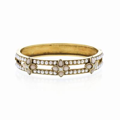 Bracciale Rigido in Oro Giallo, Corallo Rosa, Diamanti e Perle