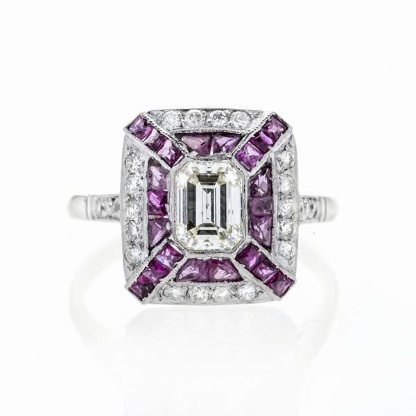 Ring in white gold, rubies, diamonds and yellow diamond