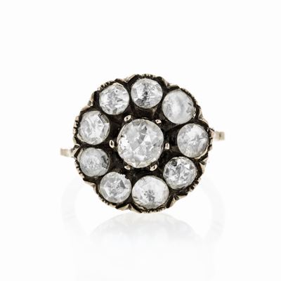 Anello a Margherita in Oro a Basso Titolo e Diamanti