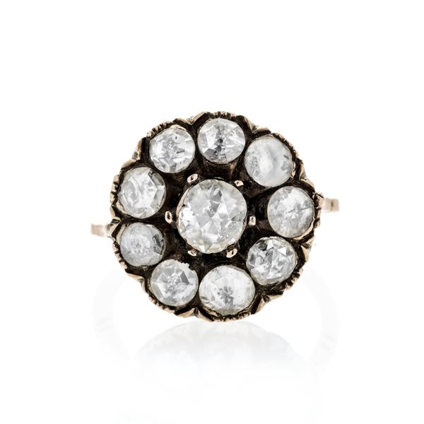 Daisy ring in gold and diamonds low titer