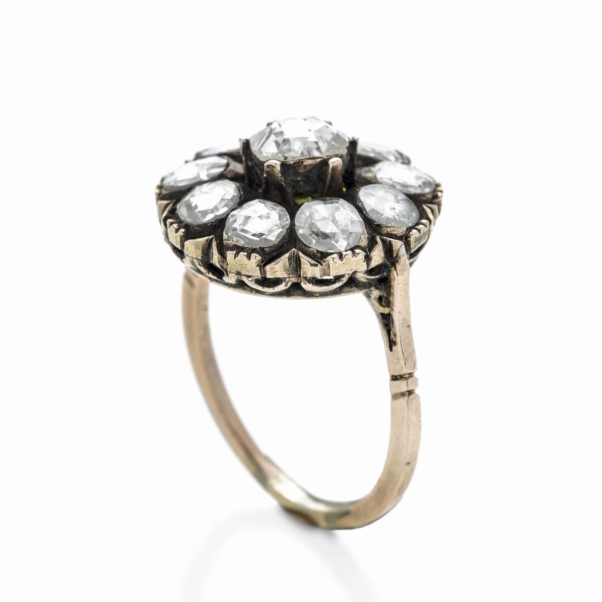 Anello a Margherita in Oro a Basso Titolo e Diamanti