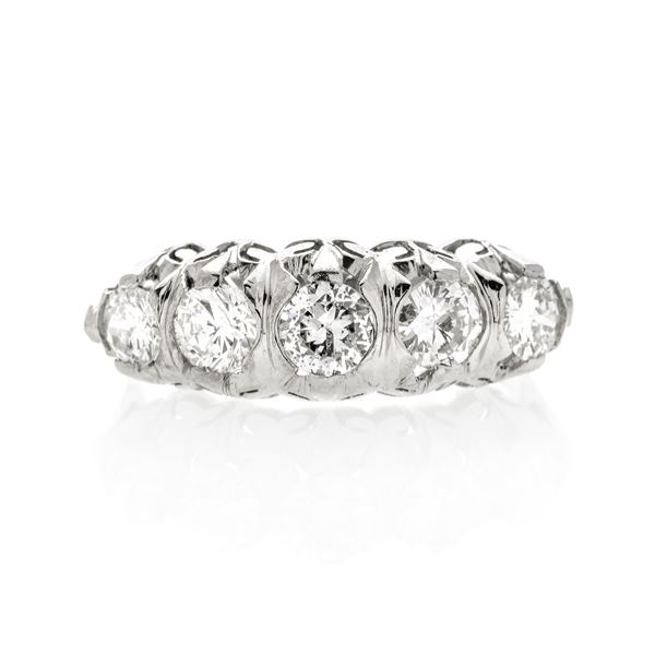 Veretta ring in white gold and diamonds