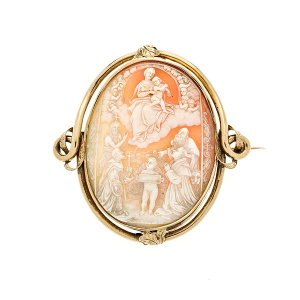 Large cameo in shell and yellow gold