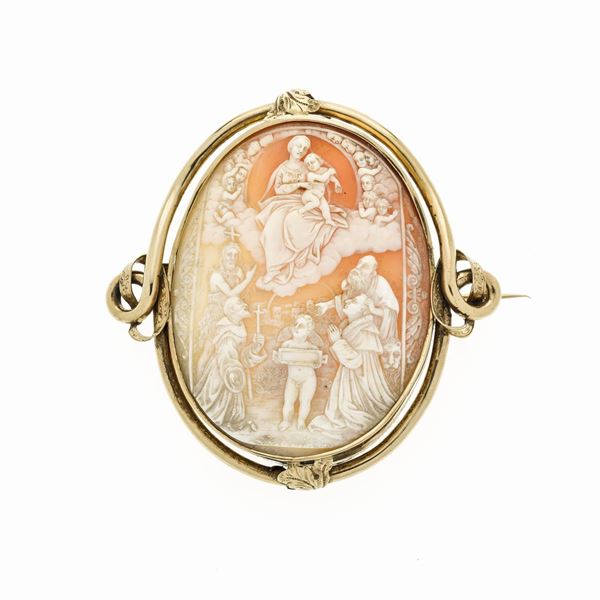 Large cameo in shell and yellow gold