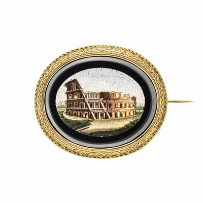 Spilla con Micromosaico Raffigurante il Colosseo e Oro Giallo