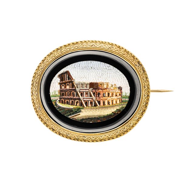 Spilla con Micromosaico raffigurante il Colosseo e oro giallo  - Asta Asta di Gioielli Antichi, Moderni e Orologi - Curio - Casa d'aste in Firenze