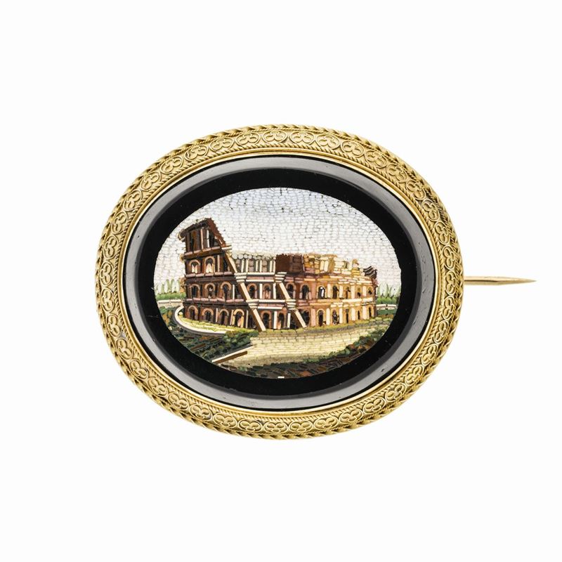 Spilla con Micromosaico Raffigurante il Colosseo e Oro Giallo
