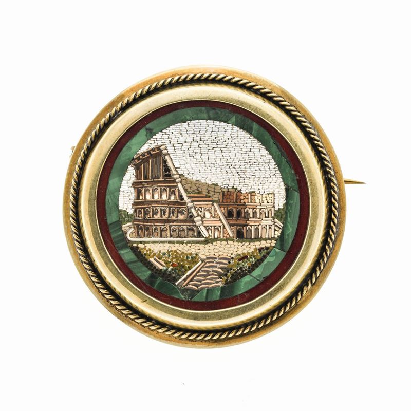 Spilla con Micromosaico Raffigurante il Colosseo e Oro Giallo