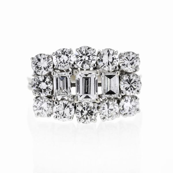Ring in white gold and diamonds