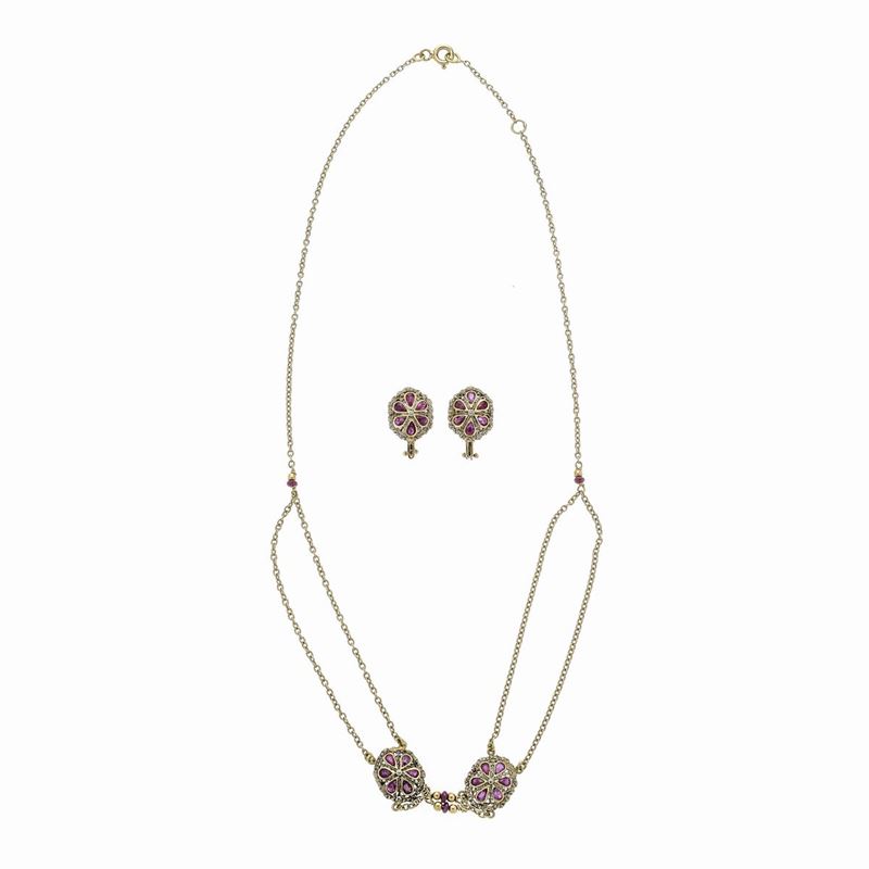 Collana e Paio di Orecchini a Monachella in Oro Giallo e Rubini